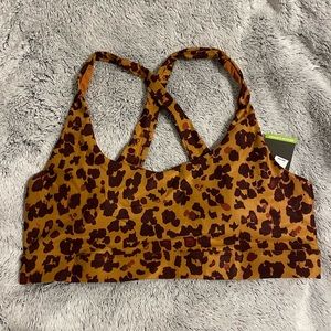 GapFit Crossback Medium Support Sports Bra in Leopard